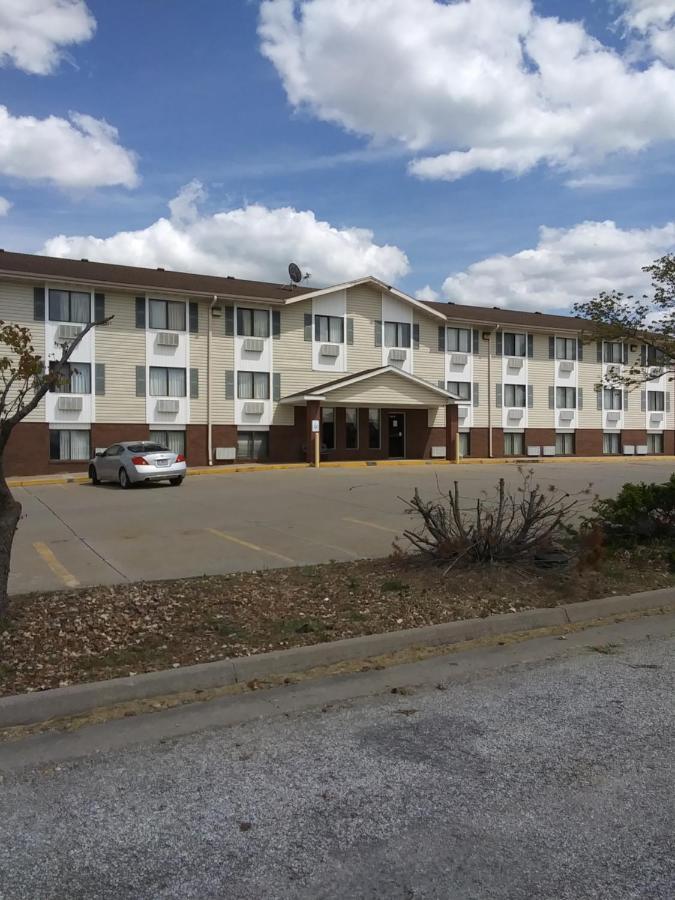 Amerihost Inn & Suites Kingdom City Luaran gambar