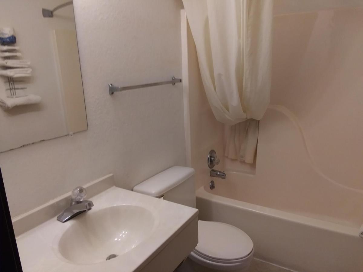 Amerihost Inn & Suites Kingdom City Luaran gambar